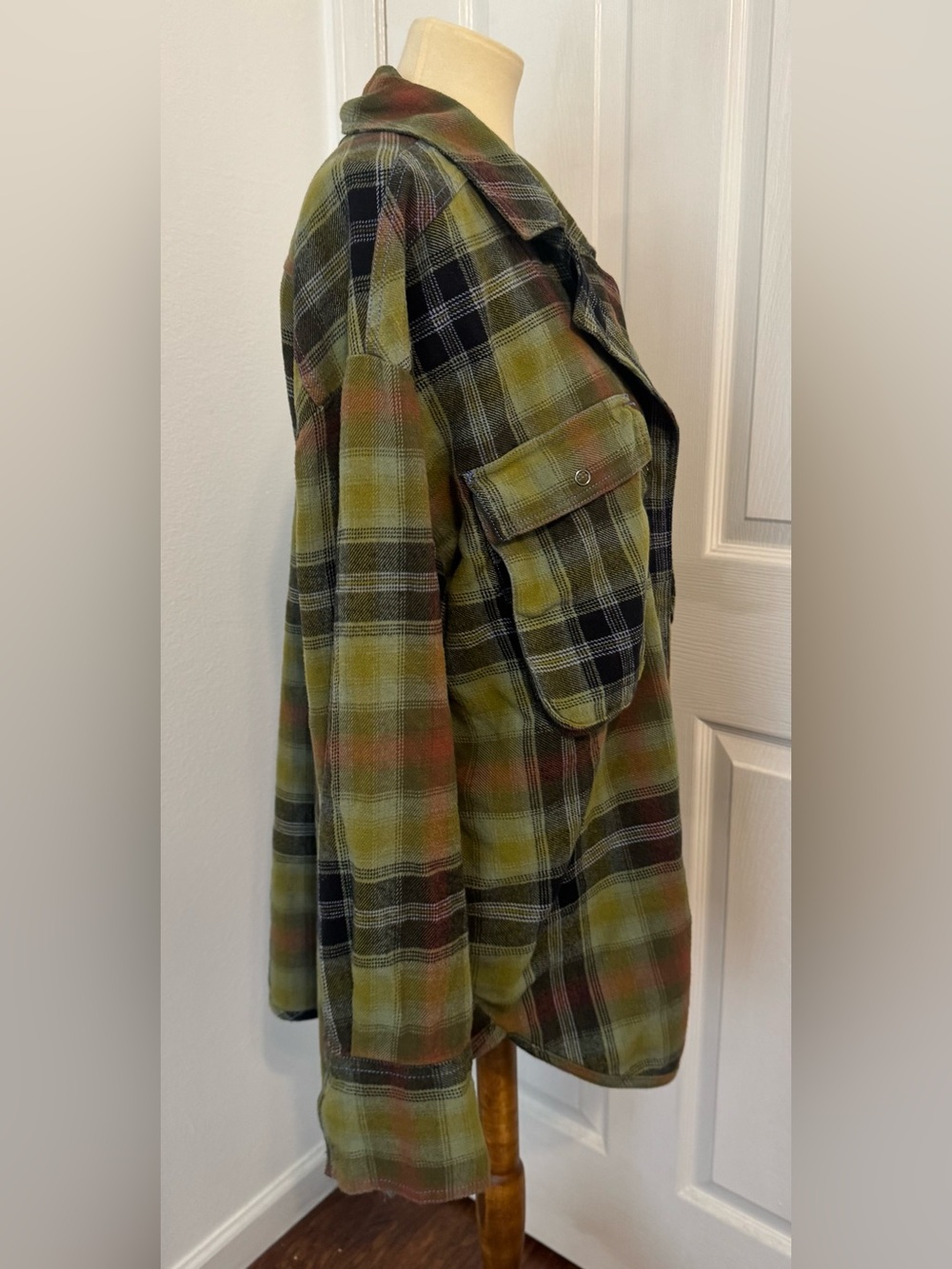 We The Free Izzie Cargo Shirt Plaid Flannel Shacket Grunge Oversized Olive Large - Picture 4 of 11